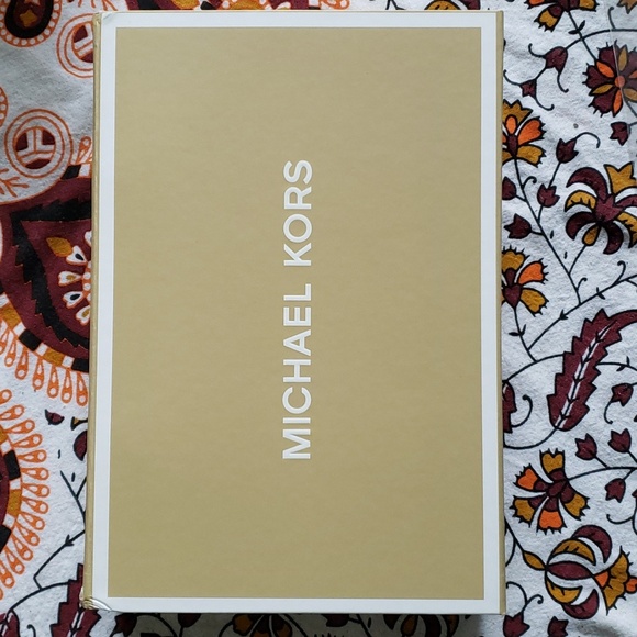 Michael Kors "Carmen" Red Leather Crossbody/Shoulder Bag NWT NIB *Host Pick* - Picture 9 of 9